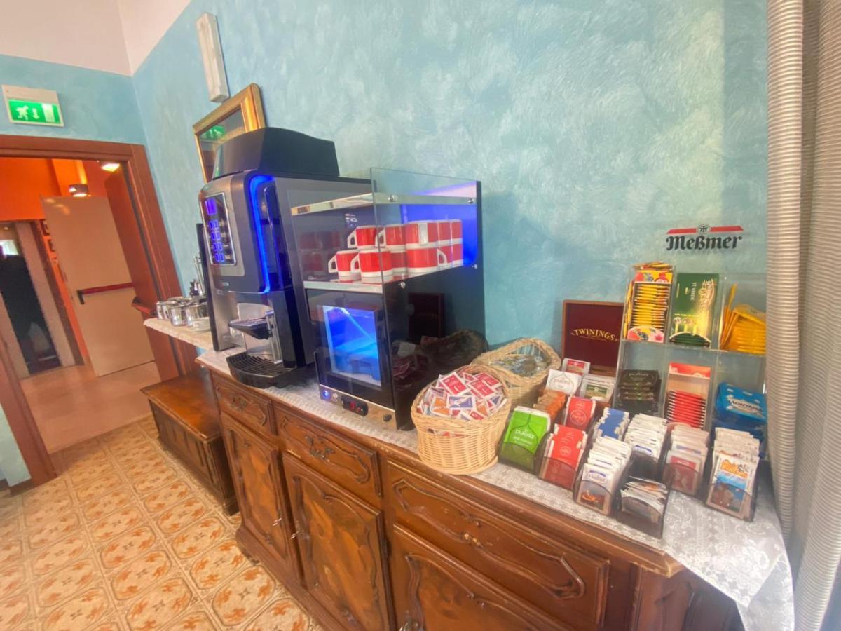 Hotel Tilly تْشيزيناتيكو المظهر الخارجي الصورة