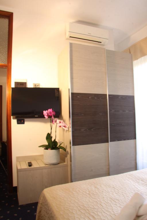 Hotel Tilly تْشيزيناتيكو المظهر الخارجي الصورة