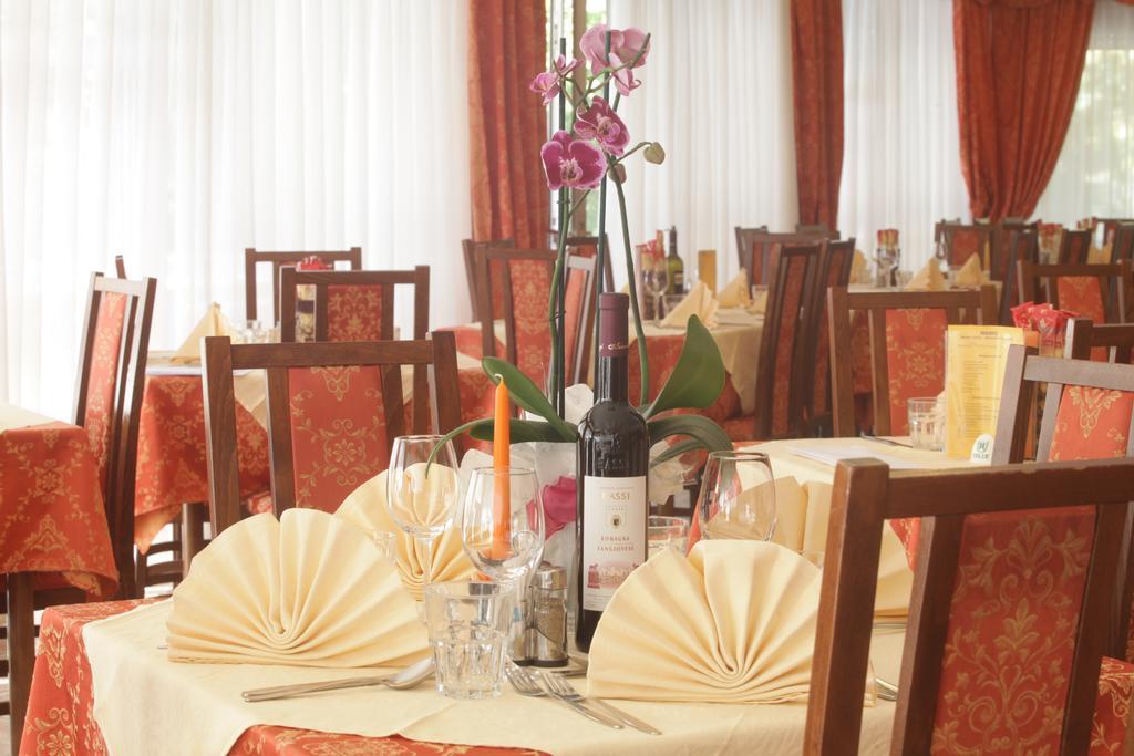 Hotel Tilly تْشيزيناتيكو المظهر الخارجي الصورة