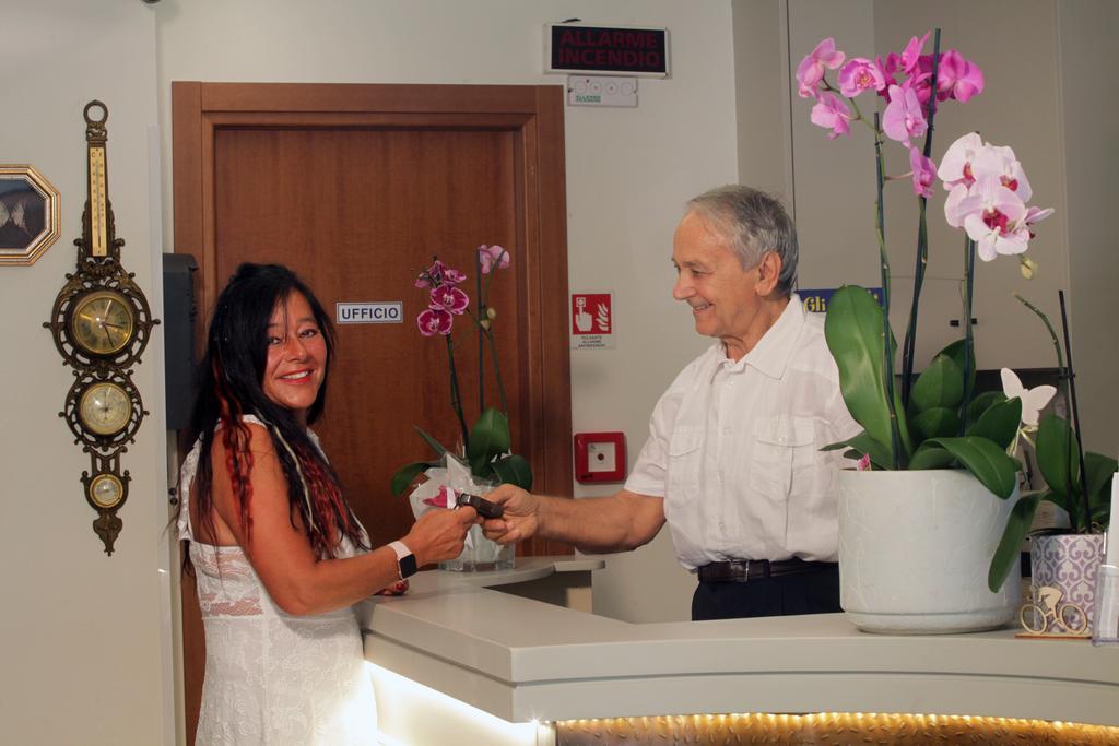 Hotel Tilly تْشيزيناتيكو المظهر الخارجي الصورة