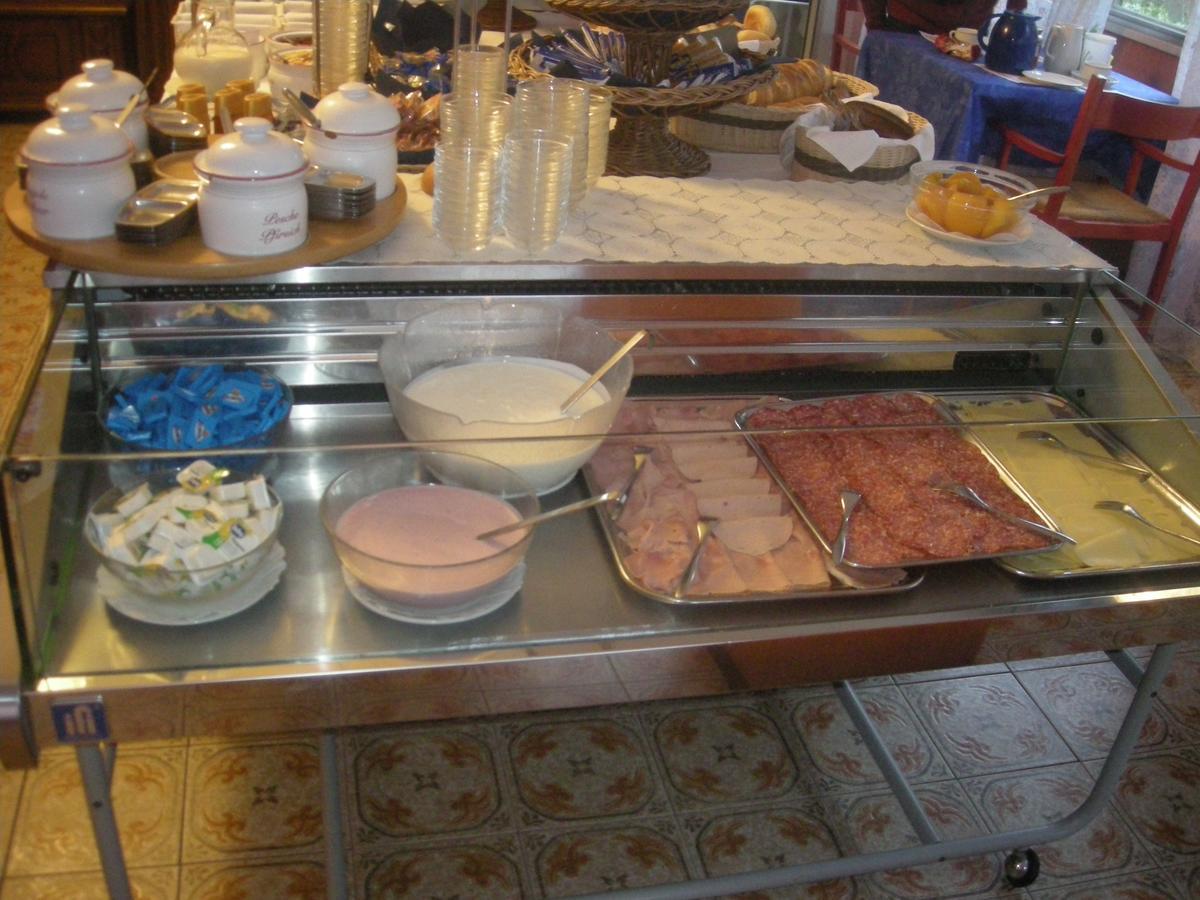 Hotel Tilly تْشيزيناتيكو المظهر الخارجي الصورة