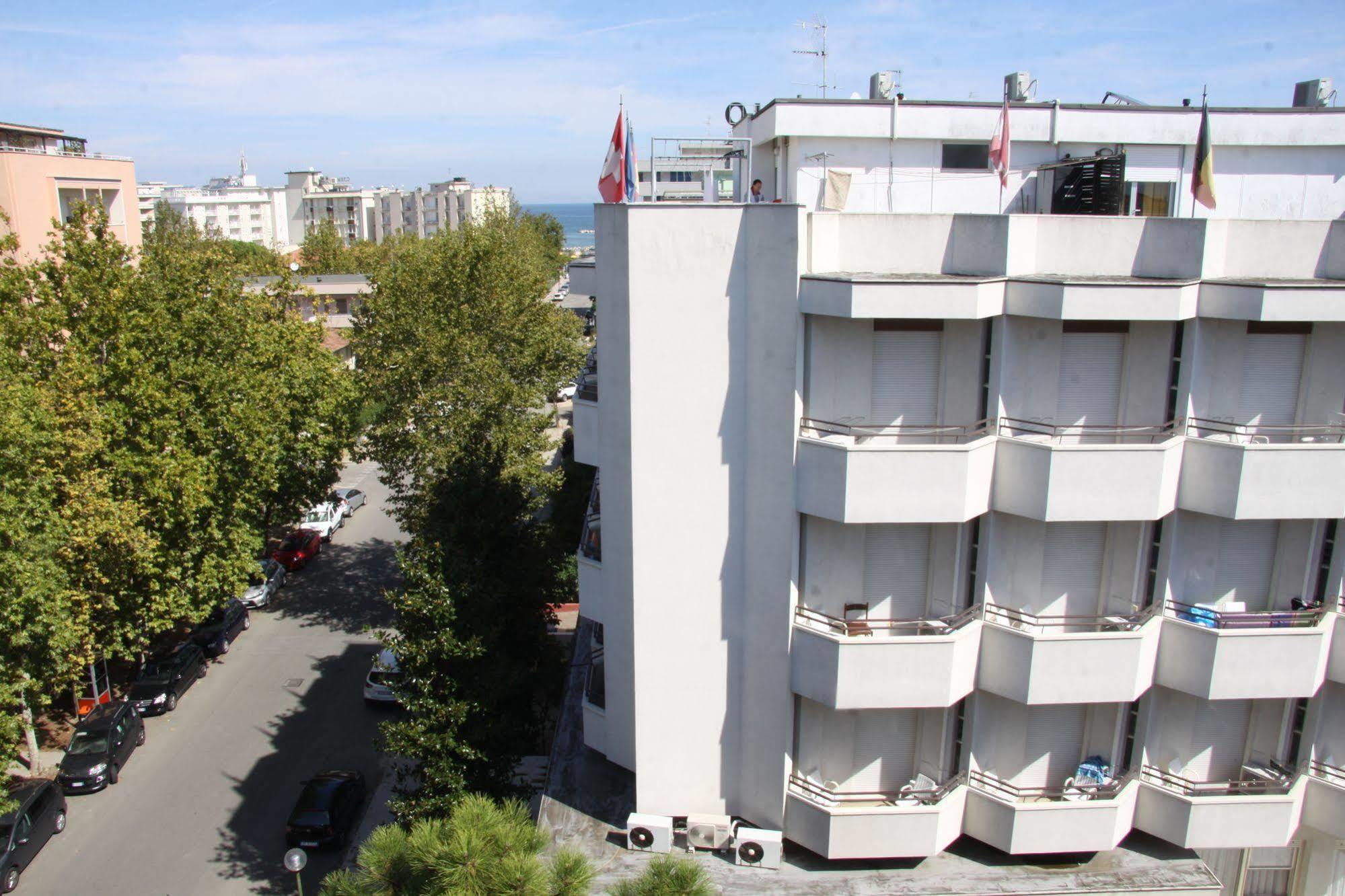 Hotel Tilly تْشيزيناتيكو المظهر الخارجي الصورة