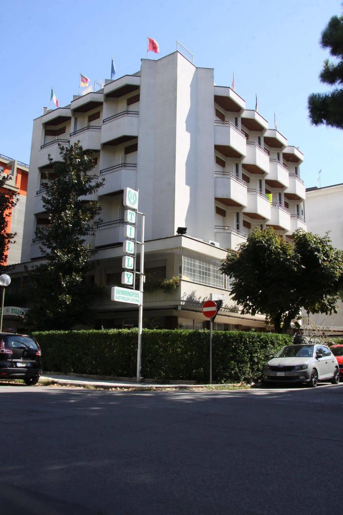 Hotel Tilly تْشيزيناتيكو المظهر الخارجي الصورة