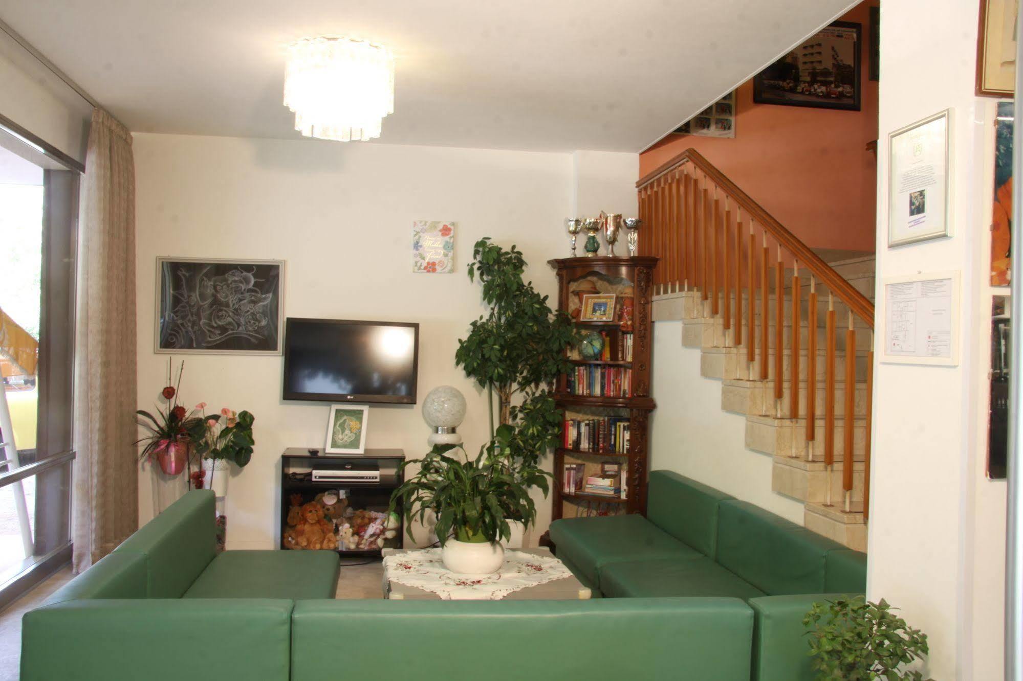 Hotel Tilly تْشيزيناتيكو المظهر الخارجي الصورة