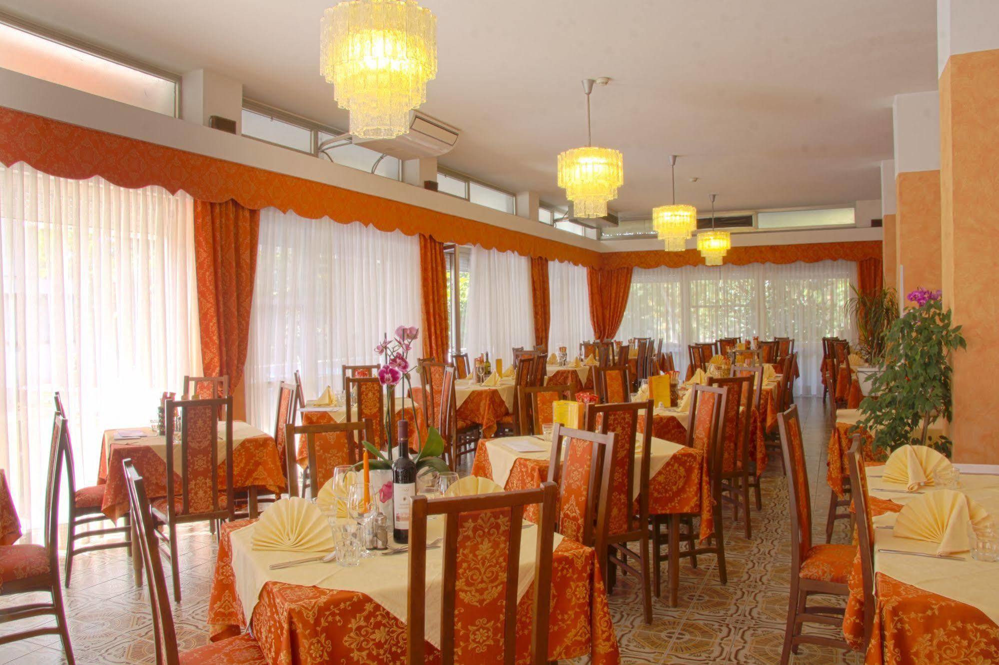 Hotel Tilly تْشيزيناتيكو المظهر الخارجي الصورة