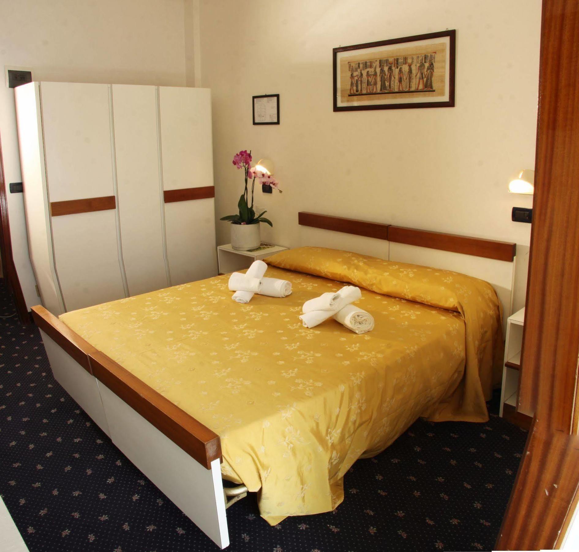 Hotel Tilly تْشيزيناتيكو المظهر الخارجي الصورة