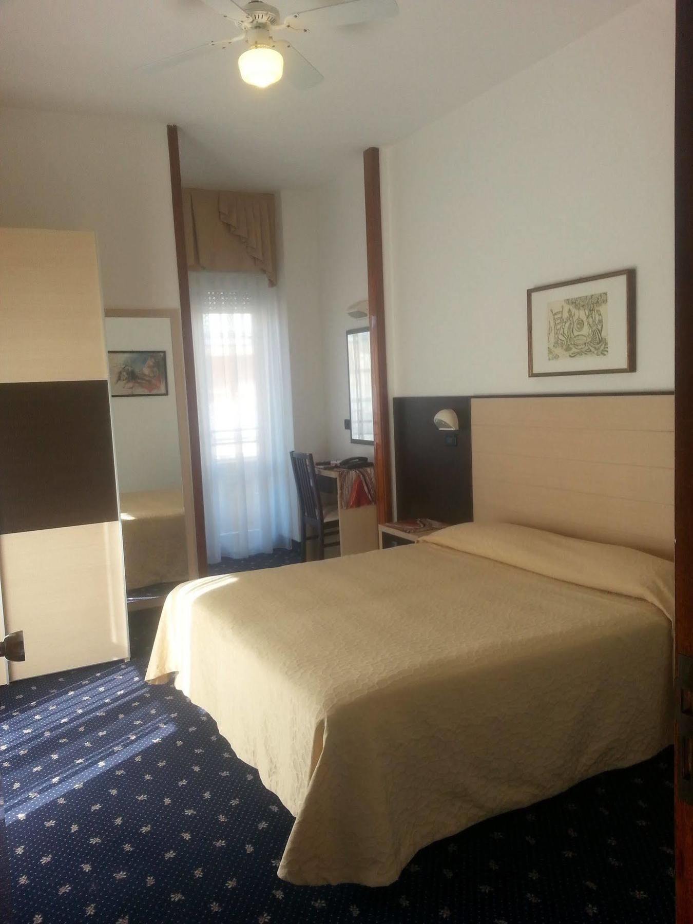 Hotel Tilly تْشيزيناتيكو المظهر الخارجي الصورة