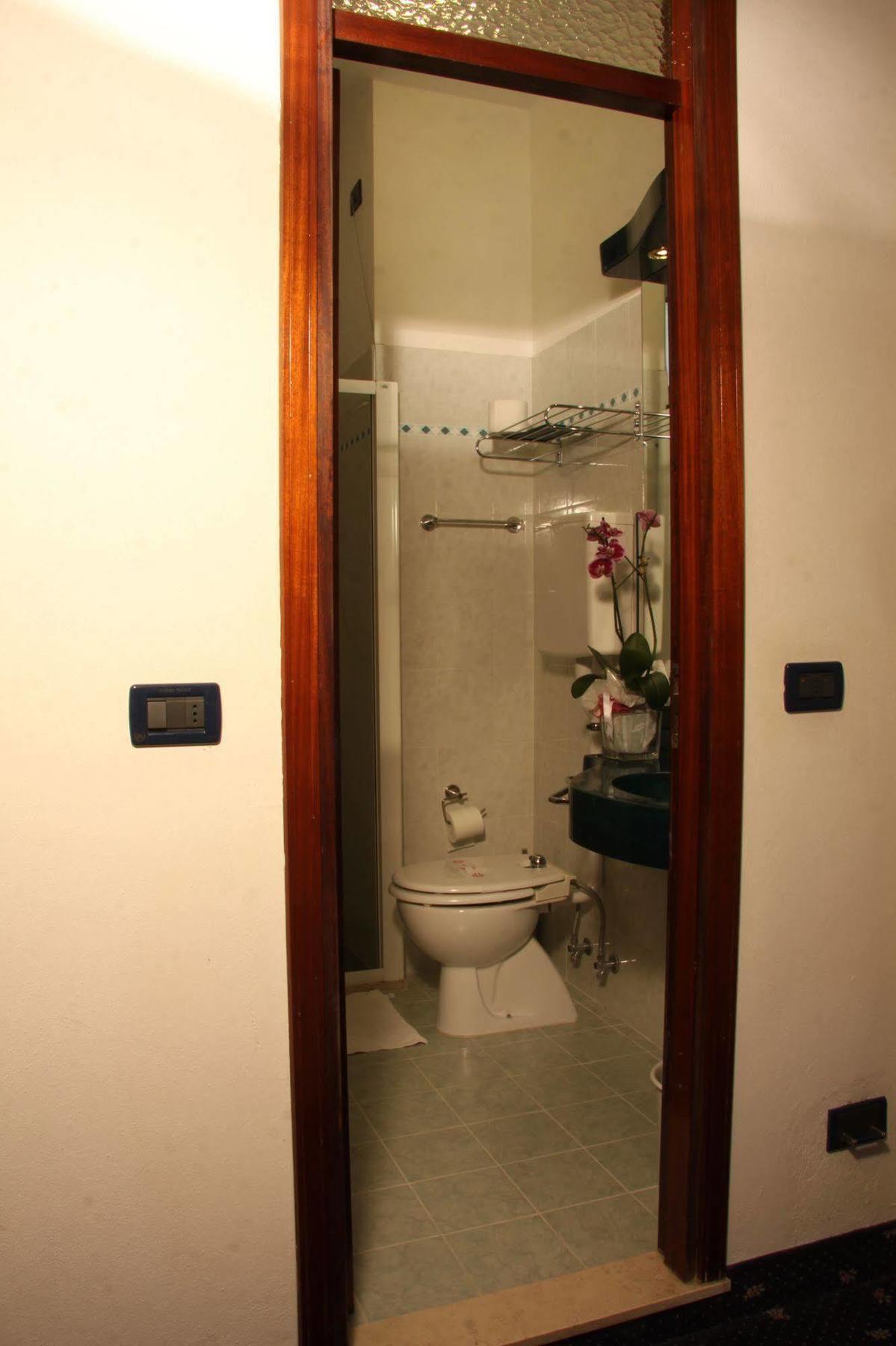 Hotel Tilly تْشيزيناتيكو المظهر الخارجي الصورة