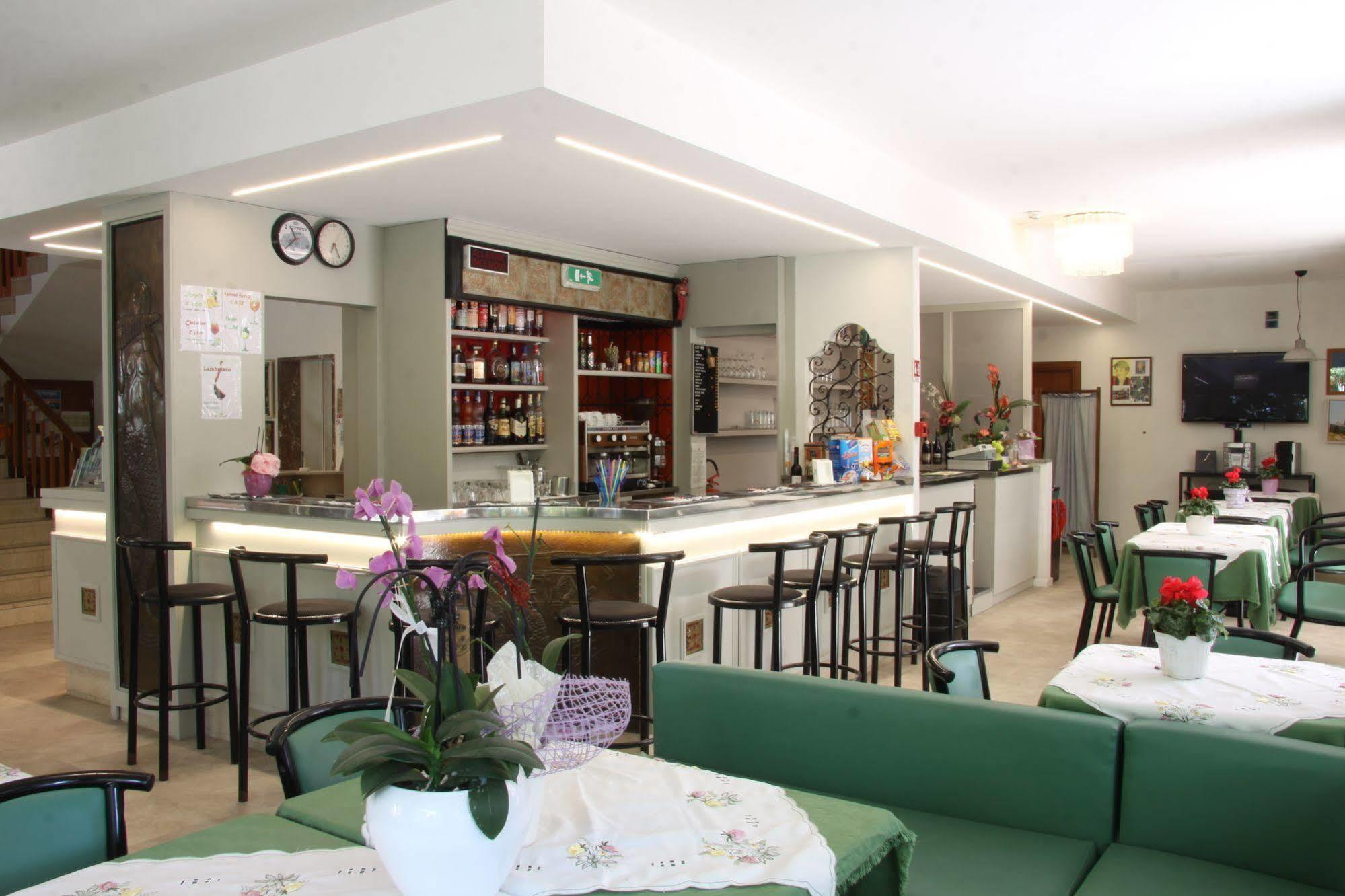 Hotel Tilly تْشيزيناتيكو المظهر الخارجي الصورة