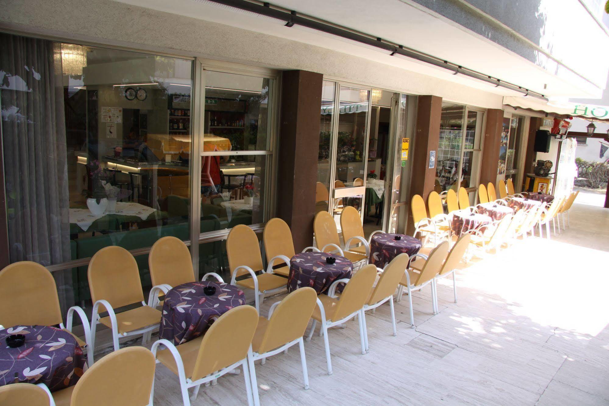 Hotel Tilly تْشيزيناتيكو المظهر الخارجي الصورة
