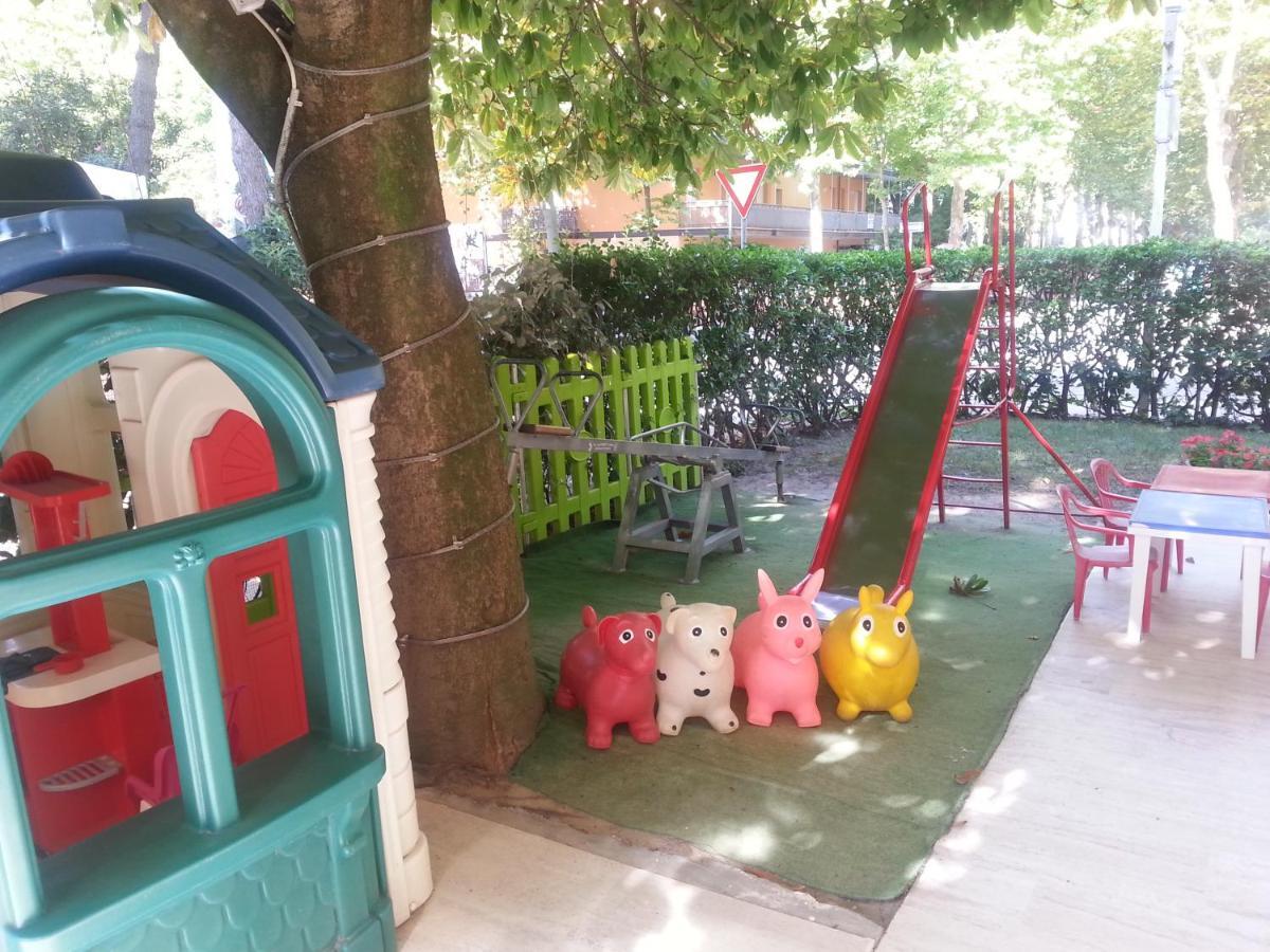 Hotel Tilly تْشيزيناتيكو المظهر الخارجي الصورة
